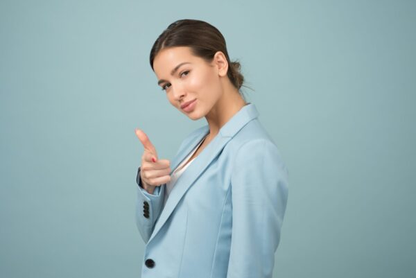 女性の転職における面接はどんなスーツで臨むべきなのか